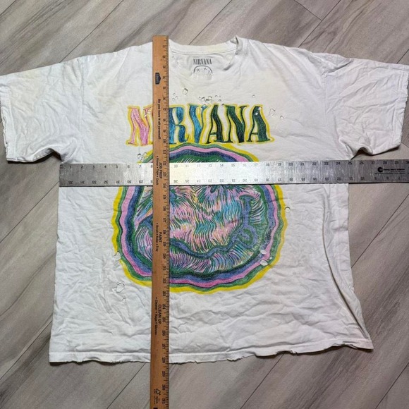 Nirvana Smiley Face Distressed Graphic T-Shirt White Nevermind S/M Mens - Picture 7 of 8